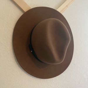 Gigi Pip Wes felt hat >> size 57 s/m. leather band included.